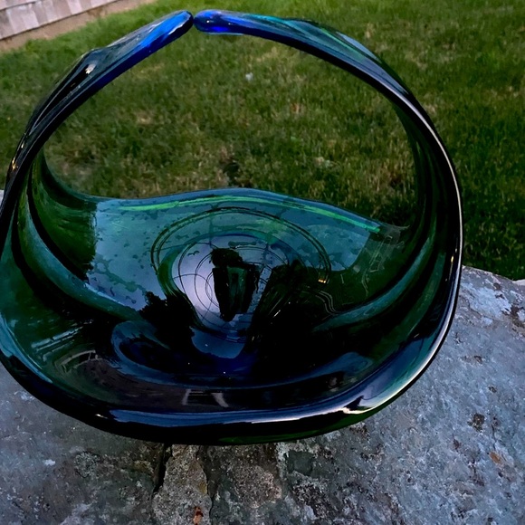 Beautiful glass bowl basket - Picture 11 of 13